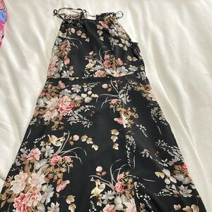 SHEIN VCAY Floral Print Halter Neck Dress
SKU: sw2301071187732742